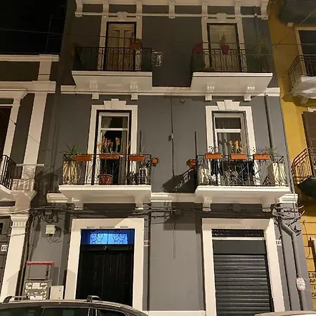 Economic In The Heart Of דירה